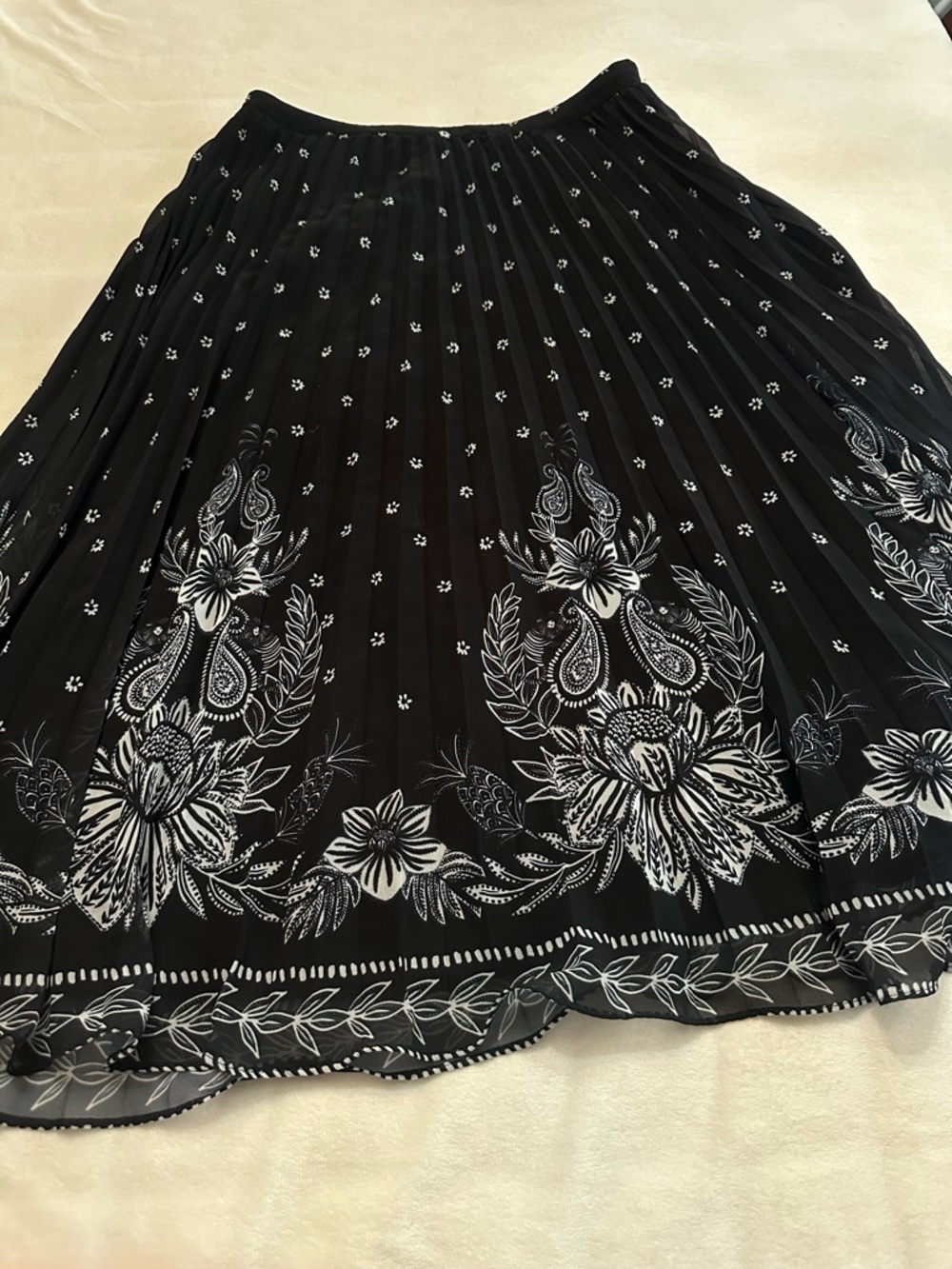 FARM Rio Black pleated Midi Skirt with White Floral Border print 38214 - Picture 6 of 12